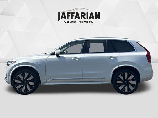 2024 Volvo XC90 Recharge Plug-In Hybrid T8 Plus Bright Theme 7 Passenger