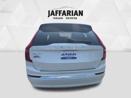2024 Volvo XC90 Recharge Plug-In Hybrid T8 Plus Bright Theme 7 Passenger