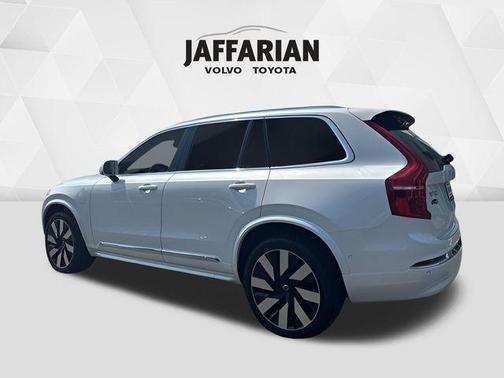 2024 Volvo XC90 Recharge Plug-In Hybrid T8 Plus Bright Theme 7 Passenger