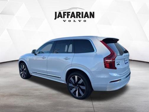 2024 Volvo XC90 Recharge Plug-In Hybrid T8 Plus Bright Theme 7 Passenger