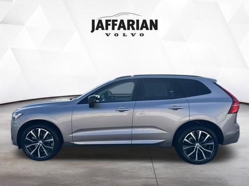 2023 Volvo XC60 B5 Plus Dark Theme