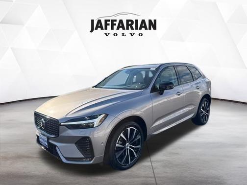 2023 Volvo XC60 B5 Plus Dark Theme