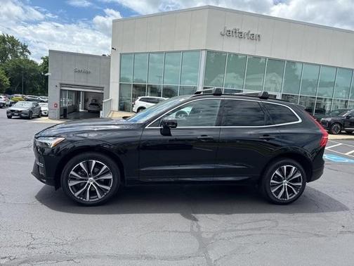 2022 Volvo XC60 B5 Momentum