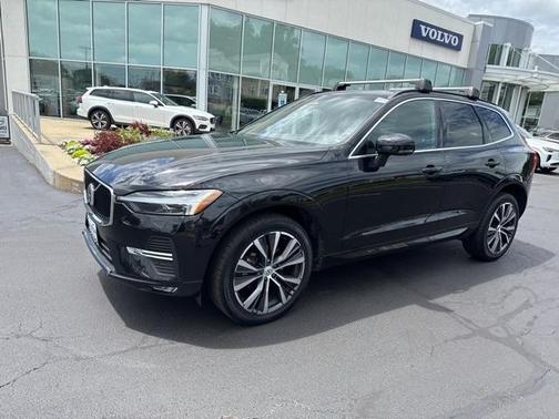 2022 Volvo XC60 B5 Momentum