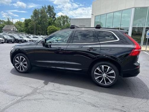 2022 Volvo XC60 B5 Momentum
