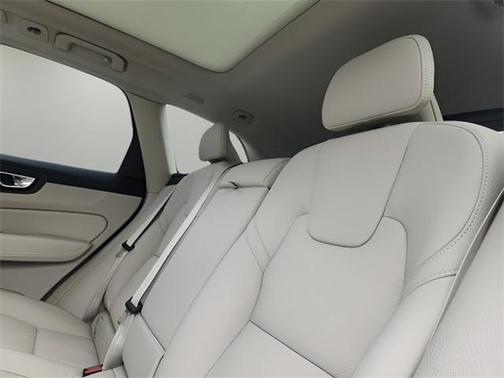 2025 Volvo XC60 Plug-In Hybrid T8 Plus