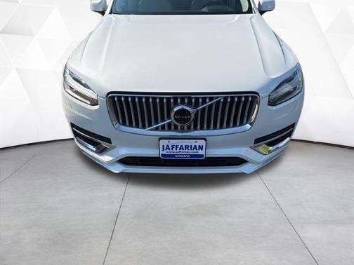 2024 Volvo XC90 B6 Plus Bright Theme 6-Seater