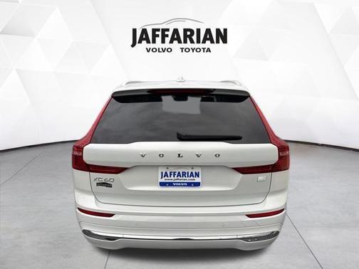 2022 Volvo XC60 Recharge Plug-In Hybrid T8 Inscription Expression Extended Range