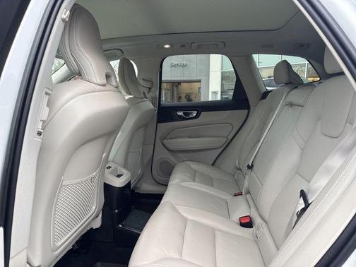 2022 Volvo XC60 Recharge Plug-In Hybrid T8 Inscription Expression Extended Range