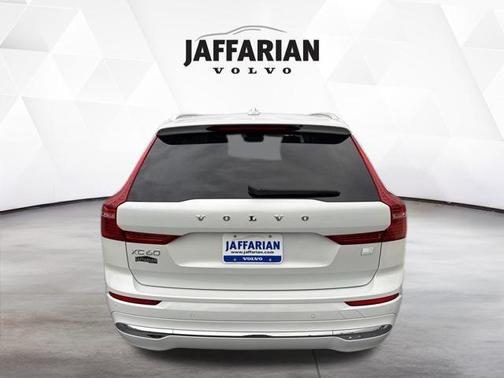 2022 Volvo XC60 Recharge Plug-In Hybrid T8 Inscription Expression Extended Range