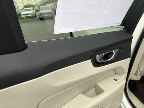 2022 Volvo XC60 Recharge Plug-In Hybrid T8 Inscription Expression Extended Range