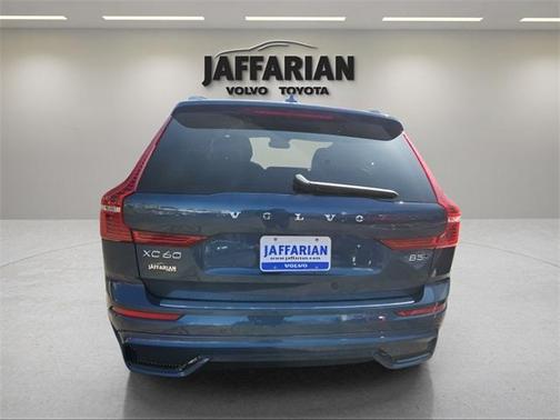 2025 Volvo XC60 B5 Plus