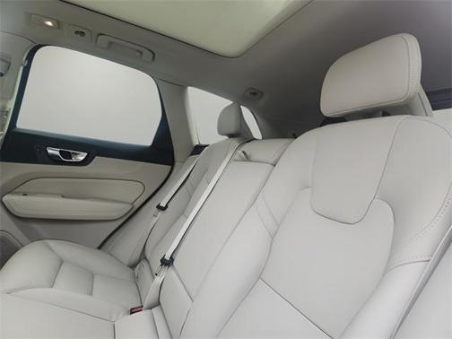 2025 Volvo XC60 B5 Core