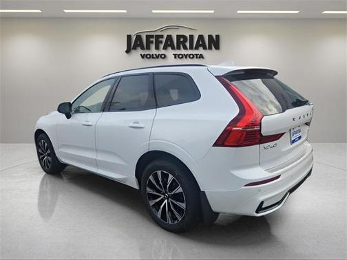 2025 Volvo XC60 B5 Core