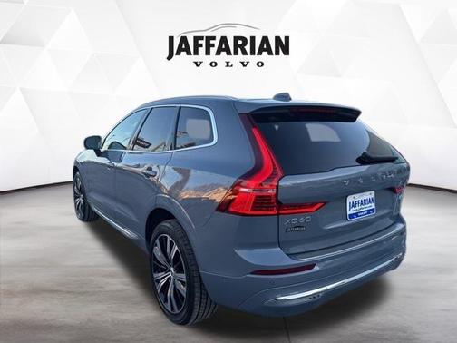 2023 Volvo XC60 B5 Plus Bright Theme