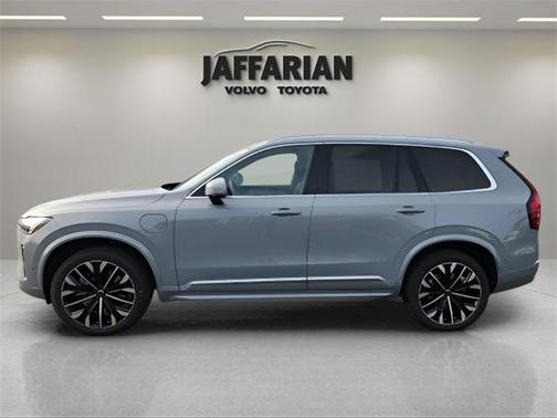 2025 Volvo XC90 Plug-In Hybrid T8 Plus 7-Seater