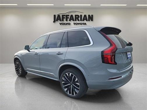 2025 Volvo XC90 Plug-In Hybrid T8 Plus 7-Seater