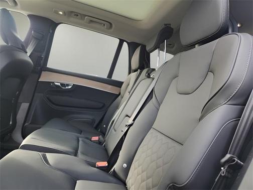 2025 Volvo XC90 Plug-In Hybrid T8 Plus 7-Seater