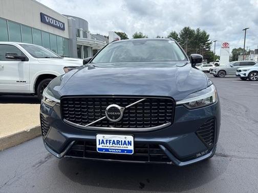 2024 Volvo XC60 B5 Plus Dark Theme