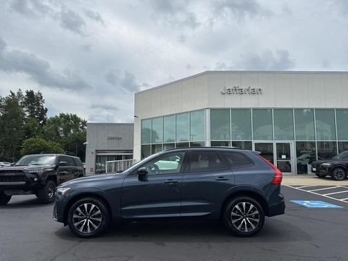 2024 Volvo XC60 B5 Plus Dark Theme