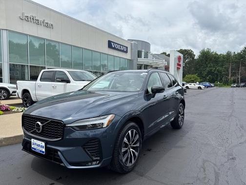 2024 Volvo XC60 B5 Plus Dark Theme