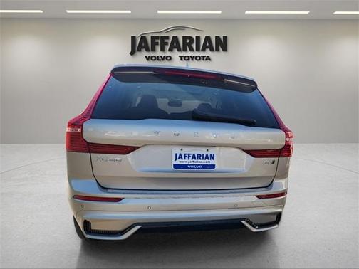 2025 Volvo XC60 B5 Plus