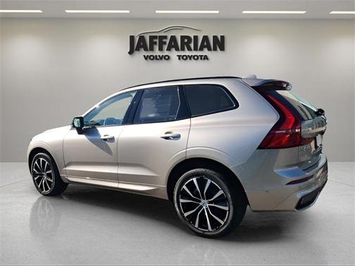 2025 Volvo XC60 B5 Plus