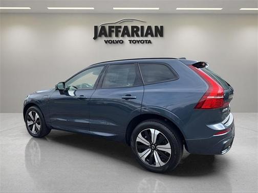 2024 Volvo XC60 Recharge Plug-In Hybrid T8 Plus Dark Theme