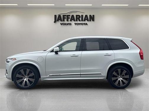 2022 Volvo XC90 Recharge Plug-In Hybrid T8 Inscription 7 Passenger