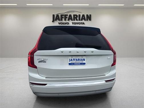 2022 Volvo XC90 Recharge Plug-In Hybrid T8 Inscription 7 Passenger