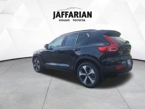 2026 Volvo XC40 B5 Plus