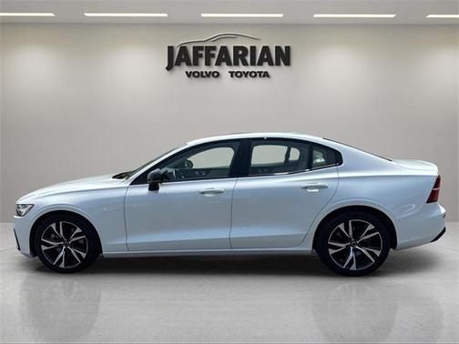 2024 Volvo S60 B5 Core Dark Theme