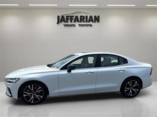 2024 Volvo S60 B5 Core Dark Theme