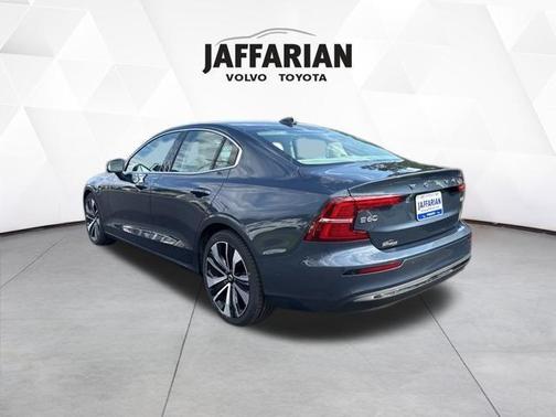 2023 Volvo S60 B5 Ultimate Bright Theme