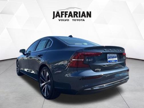 2023 Volvo S60 B5 Ultimate Bright Theme