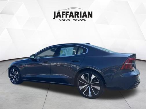 2023 Volvo S60 B5 Ultimate Bright Theme