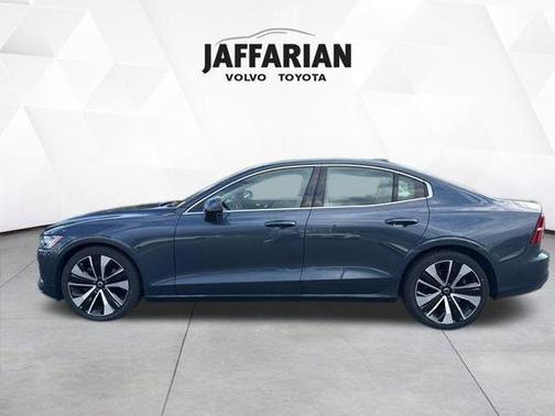 2023 Volvo S60 B5 Ultimate Bright Theme
