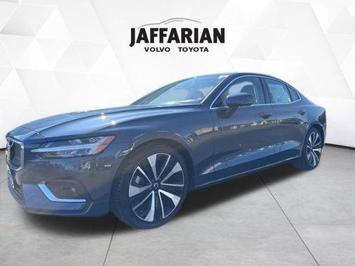2023 Volvo S60 B5 Ultimate Bright Theme