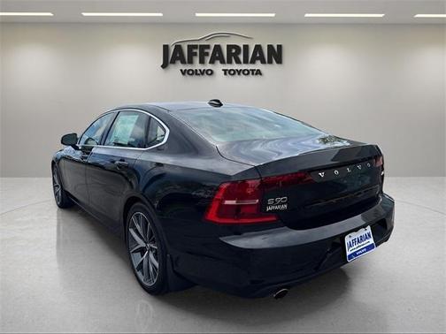 2018 Volvo S90 T5 Momentum