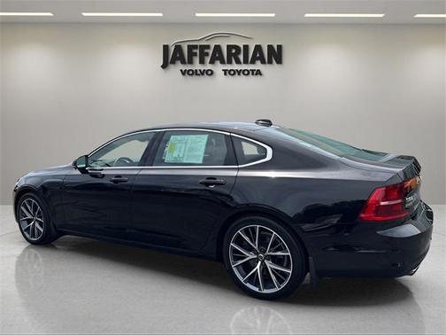 2018 Volvo S90 T5 Momentum