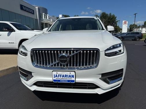 2024 Volvo XC90 B5 Plus Bright Theme