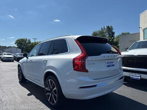2024 Volvo XC90 B5 Plus Bright Theme