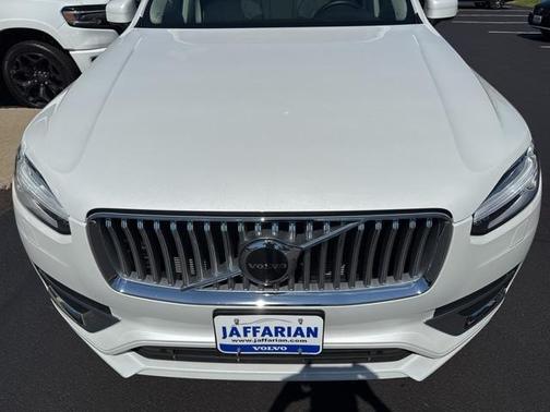 2024 Volvo XC90 B5 Plus Bright Theme