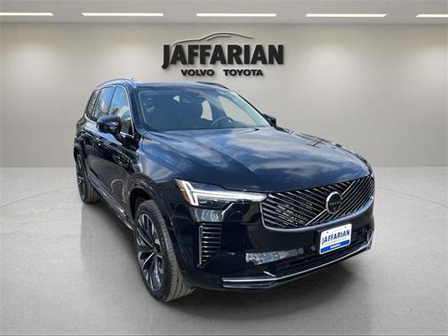 2025 Volvo XC90 B5 Plus
