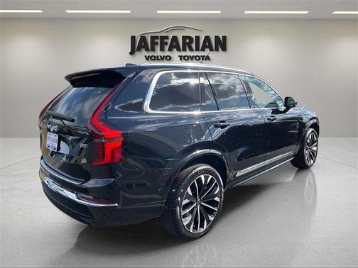 2025 Volvo XC90 B5 Plus