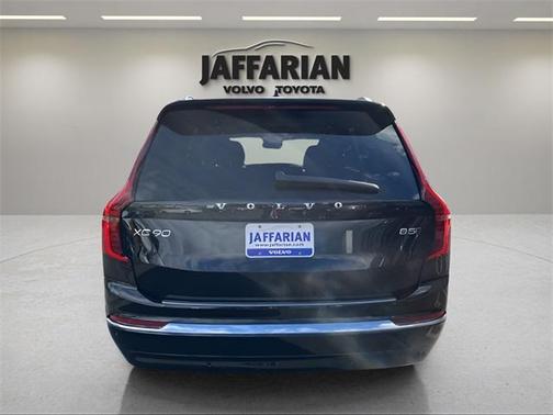 2025 Volvo XC90 B5 Plus
