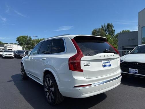 2023 Volvo XC90 Recharge Plug-In Hybrid T8 Ultimate Bright Theme 7-Seater