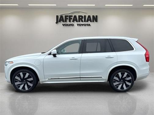 2023 Volvo XC90 Recharge Plug-In Hybrid T8 Ultimate Bright Theme 7-Seater