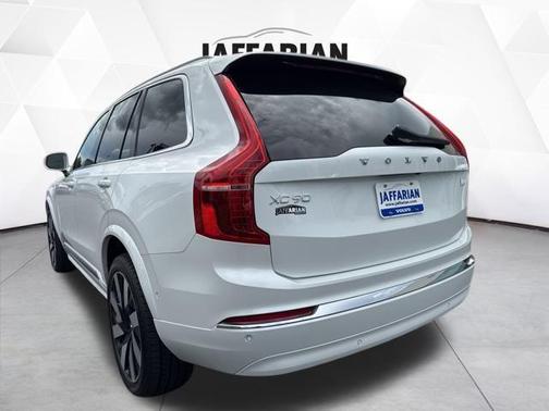 2023 Volvo XC90 Recharge Plug-In Hybrid T8 Ultimate Bright Theme 7-Seater