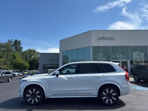 2023 Volvo XC90 Recharge Plug-In Hybrid T8 Ultimate Bright Theme 7-Seater